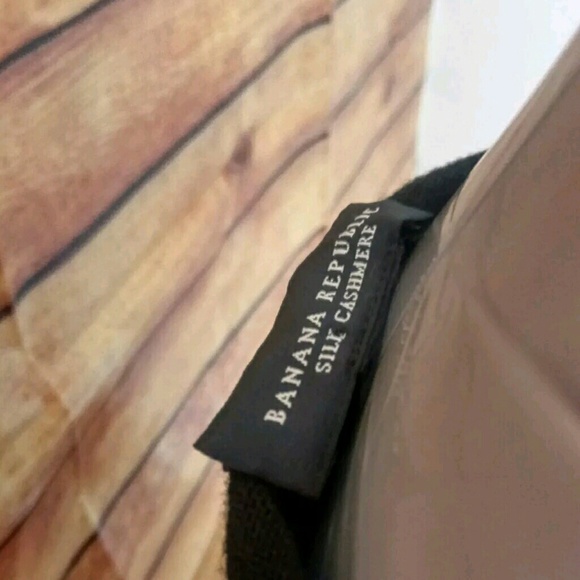 🌸 flash sale Banana Republic black silk  top - Picture 4 of 4